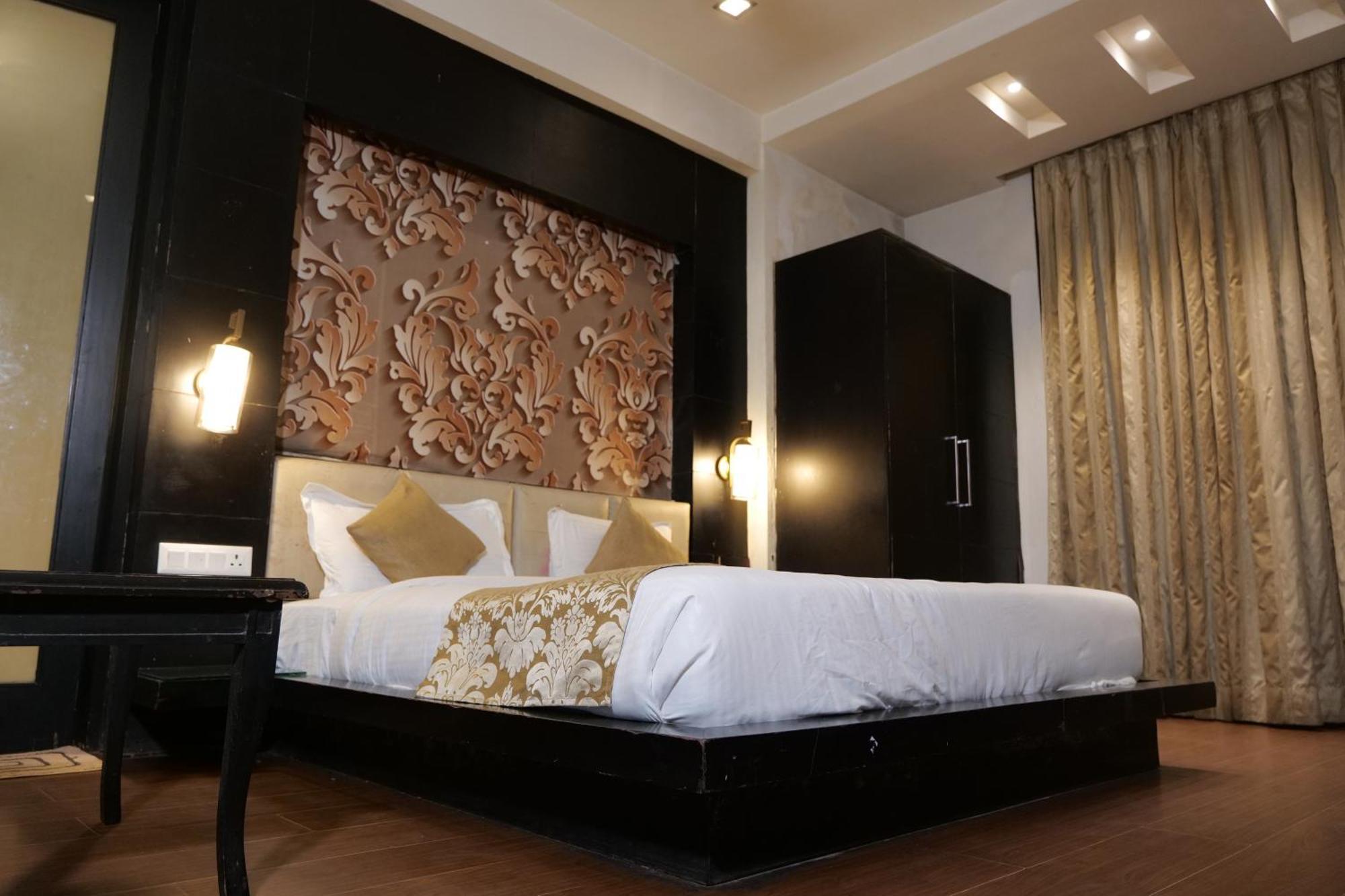Hotel Anand Castle Kashipur Eksteriør bilde